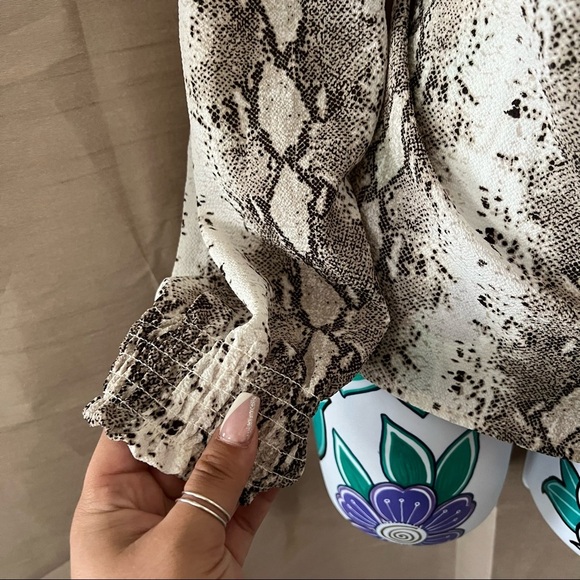 Rue 21 Off Shoulder Long Sleeve Snake Print Blouse - Picture 3 of 4